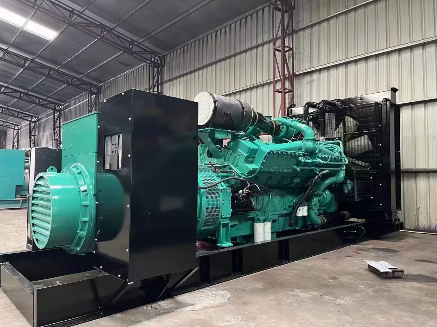 万荣如何降低 800kW 柴油发电机输出电流的波动？