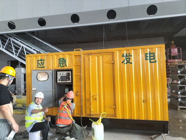 万荣怎样判断空气滤清器是否需要更换？